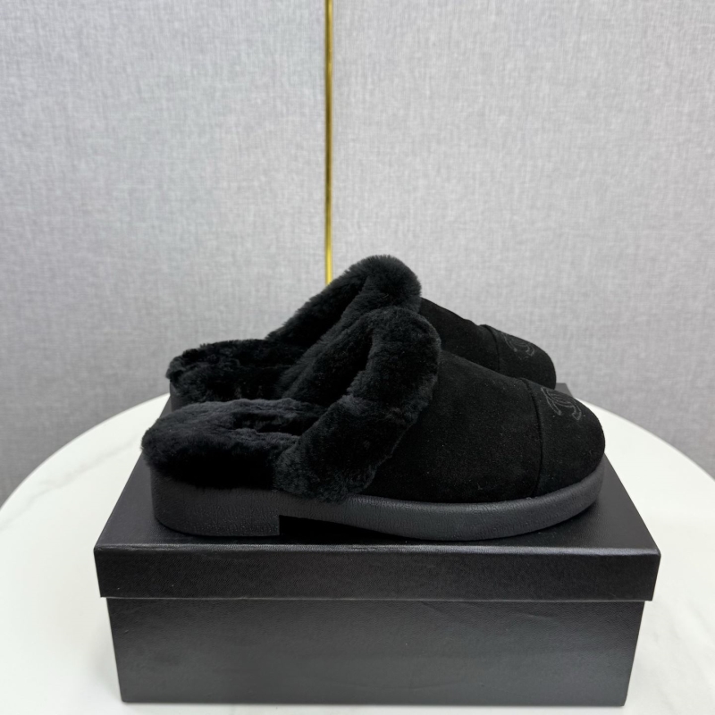 Ch**el slippers